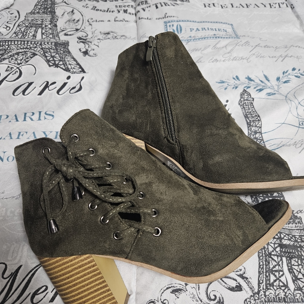 Shoes - Picture 2 of 2